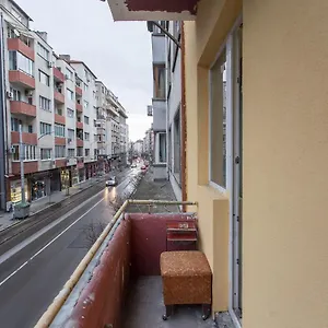 https://elegant-2bdr-apartment-with-a-balcony.sofiahotelsbg.com